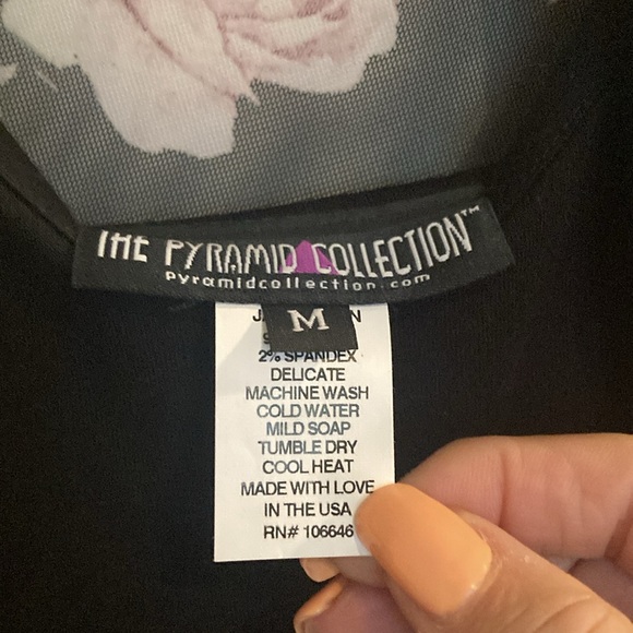 2 pc. Tank tunic with cover. Size Medium black with rose pattern. - Picture 6 of 8